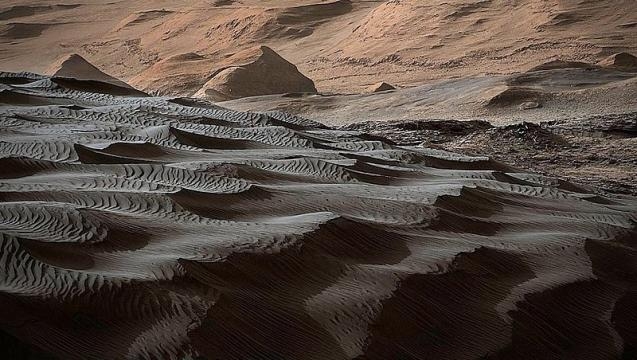 View of Gale Crater on Mars (Credit – Peter D. Tillman – wikimediacommons)