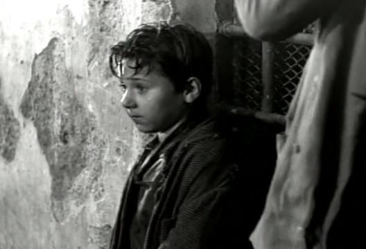 Ladrón de bicicletas refleja la situación económica y moral de Italia tras la traumática experiencia de la Segunda Guerra Mundial