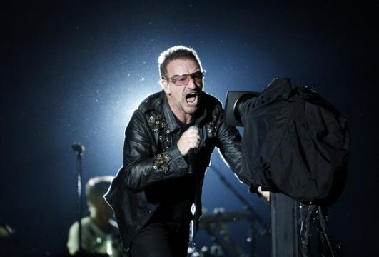Bono è il frontman per eccellenza (Foto - repubblica.it)