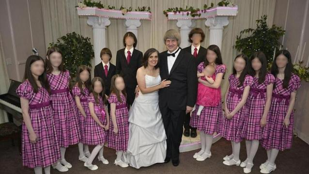 Tengono i 13 figli incatenati in casa, arrestata una coppia - lastampa.it