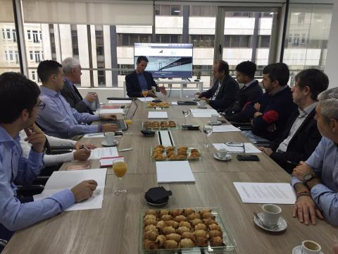 José Iván García expone a los periodistas el inicio de la escuela de formación de KAU Markets
