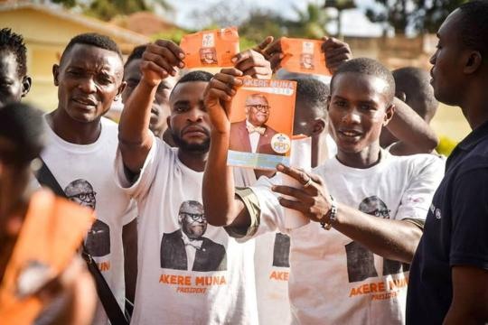 Les Militants du FPD parti ayant investi Akere Tabeng Muna (c) Paul Mahel