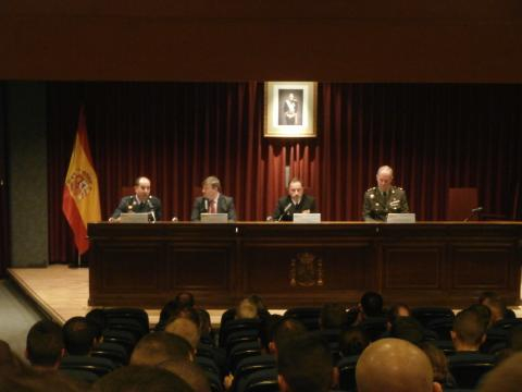La última mesa redonda expuso los retos futuros de las FAS