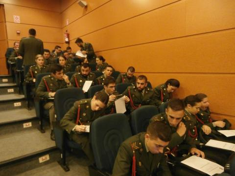 Los cadetes de las academias militares llenaron el auditorio en la jornada