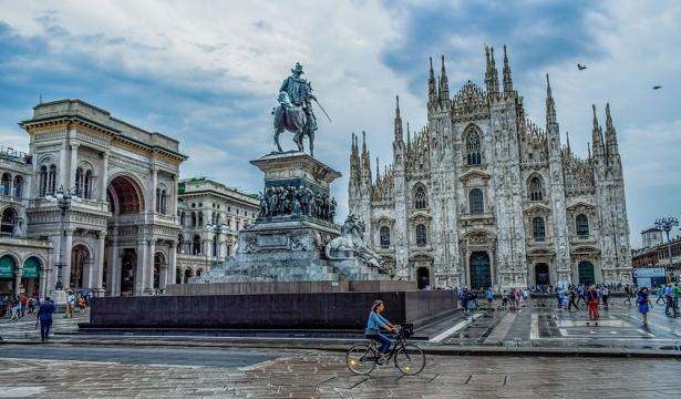 Piazza del Duomo di Milano con la Galleria.