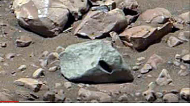 New images from the NASA Curiosity Mars rover. [Image source/IC Devices YouTube video]