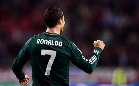 Transfert : Cristiano Ronaldo entre le PSG et Manchester United ? - rtl.fr