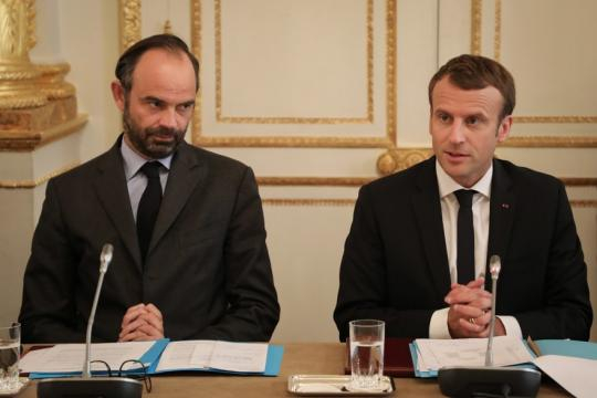 Baisse de popularité d'Emmanuel Macron et Édouard Philippe - rtl.fr