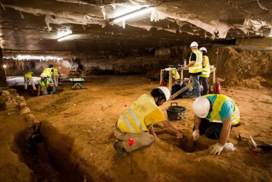 Prospecciones arqueológicas en el mercado de San Antonio de Barcelona