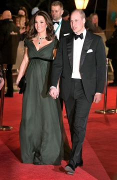 Los Duques de Cambridge en la alfombra roja de los BAFTA (vía ELLE)