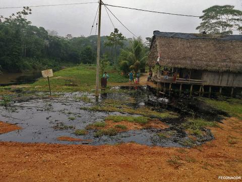 La población necesita de manera urgente agua y alimentos. Foto: Observatorio Petrolero de la Amazonía Norte.