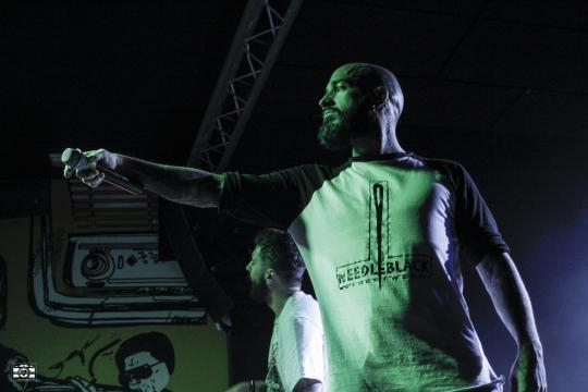 Mediyama cantando uno de sus últimos temas “Nebulosa”