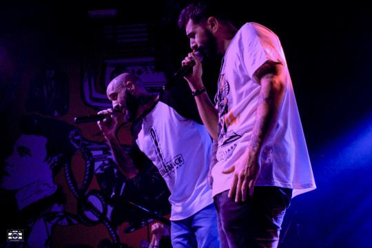 Rayden y Mediyama cantando “No hago rap”