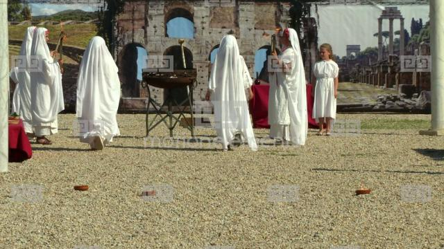 Vestales romanas en la celebración ritual de la Palilia, en honor a la fundación de Roma. Recreación histórica.