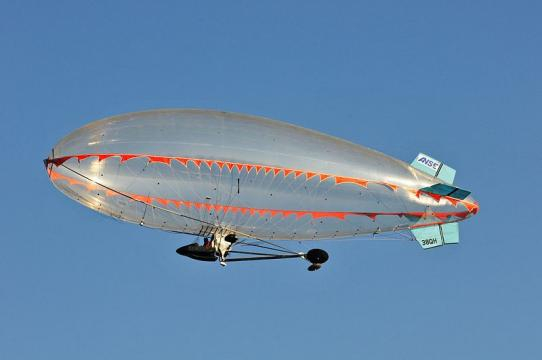 An airship during tests for the French Navy (Image credit – Hervemichel75, Wikimedia Commons)