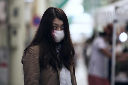 A mulher da boca rasgada (口裂け女)