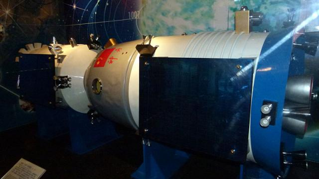 Model of Chinese Shenzhou 5 spacecraft (Image credit – Brucke-Osteuropa, Wikimedia Commons)