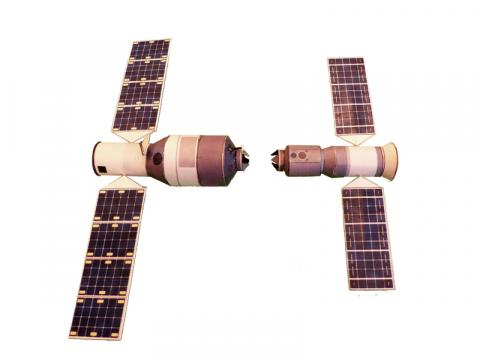 Paper model of the Tiangong 2 and Shenzhou 11 Chinese spacecraft (Image credit – Godai, Wikimedia Commons)