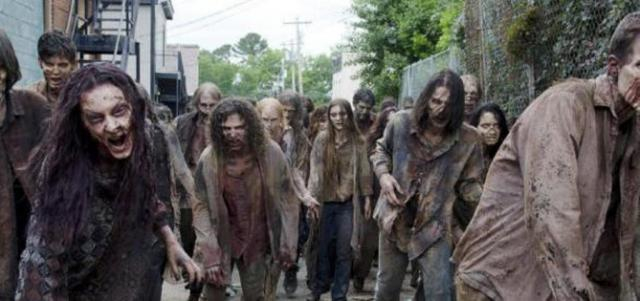 Los zombis de las películas al menos, no se atacaban entre ellos!