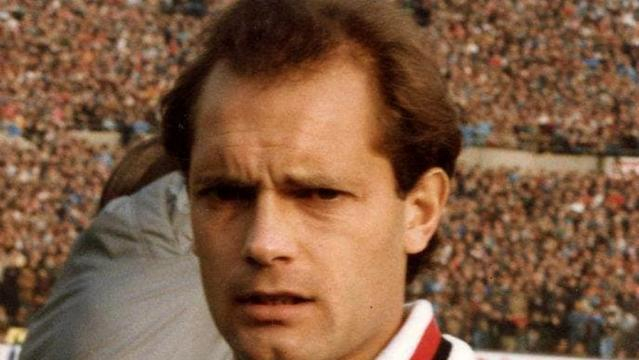 Ray Wilkins quando giocò nel Milan.
