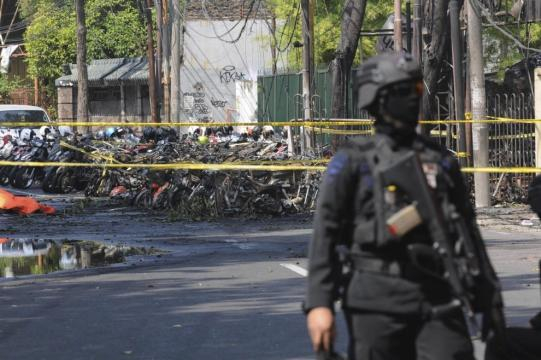 Indonesia, 13 maggio: una famiglia intera compie 3 attentati per l'Isis