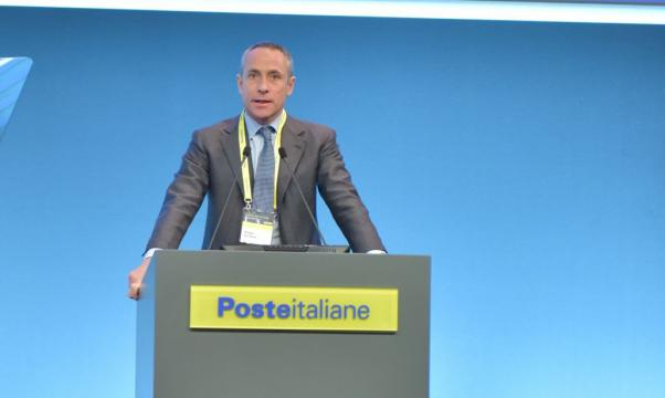 Sfida Poste Italiane, le consegne anche di sera