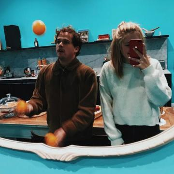 Mirror selfie di Sofia Viscardi e Brando Pacitto