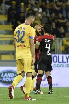 Nella foto della Lega B, Mazzeo esulta con Angelli dopo il gol realizzato al Frosinone