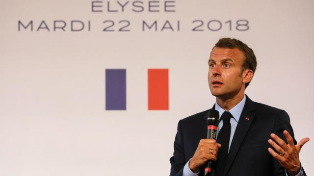 Macron présente une version allégée du plan Borloo pour les ... - france24.com