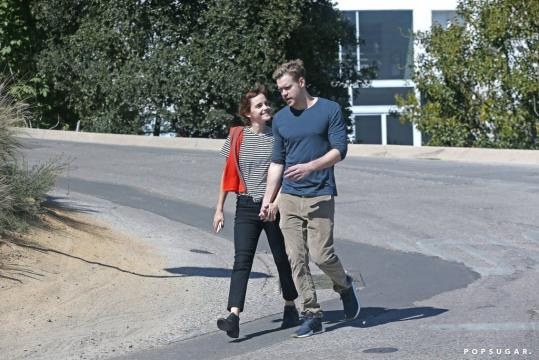 Emma Watson tomada de la mano con Chord Overstreet