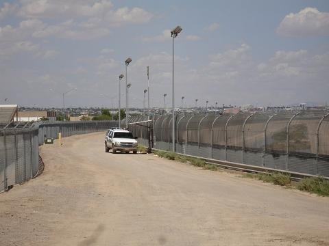 The U.S. border fence near EL PASO (Image courtesy – Phil Gingrey, Wikimedia Commons)