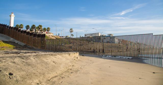 Border fence between the USA and Mexico along the Pacific Ocean south of San Diego (Image courtesy – Tony Webster, Wikimedia Commons)