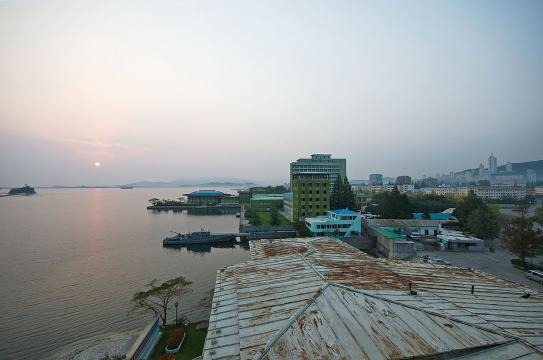 View of the city of Wonsan in North Korea [Image courtesy – Uwe Brodrecht, Wikimedia Commons]