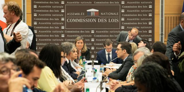 Affaire Benalla : l'ensemble de l'opposition suspend sa ... - lejdd.fr