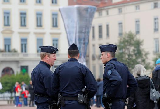 Dans les quartiers sensibles de Marseille, le difficile quotidien
