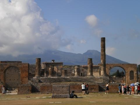 Visita Pompeya, descubre lo que fueron sus piedras