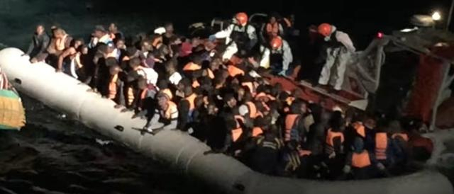 Migranti soccorsi dopo un lungo 'viaggio della speranza'