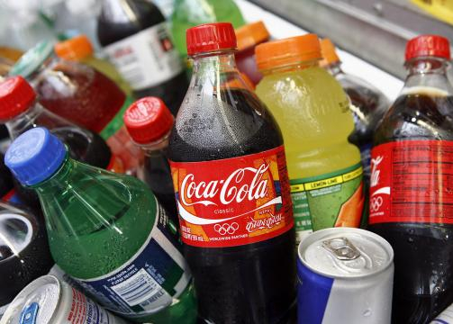 Bibite gassate e soft drink microplastica