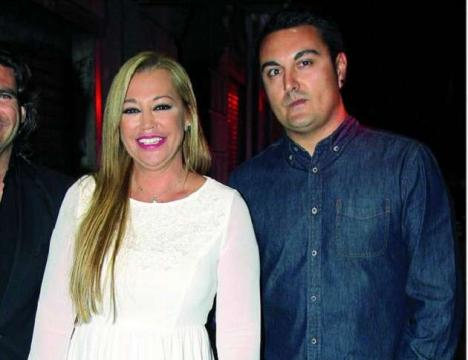 Belén Esteban a la entrada de una discoteca con Miguel Marcos bizco