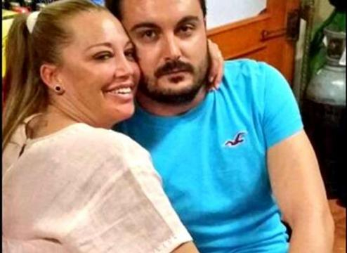 Belén Esteban posa forzada con Miguel Marcos