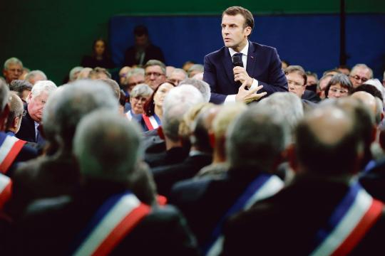 Emmanuel Macron lance le Grand Débat à Grand Bourgthéroulde.