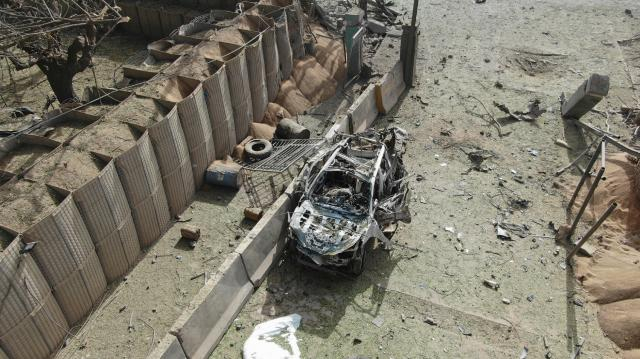 Aspecto del coche bomba tras la explosión de la carga