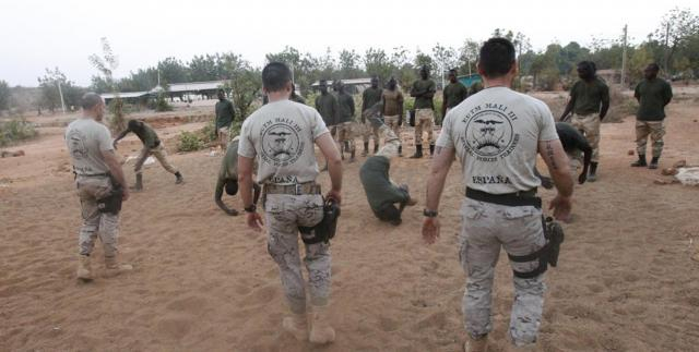 Instructores españoles adiestran a sus contrapartes malienses