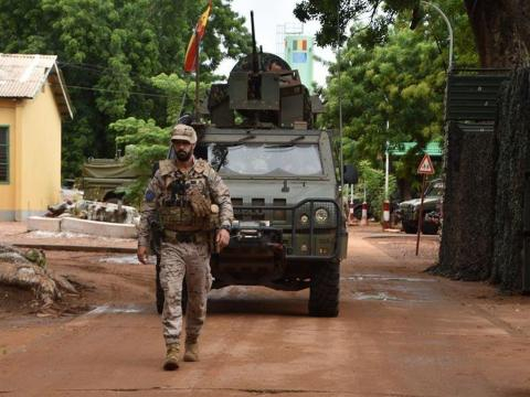 Patrulla a pie y con vehiculo Lince por los alrededores de Koulikoro