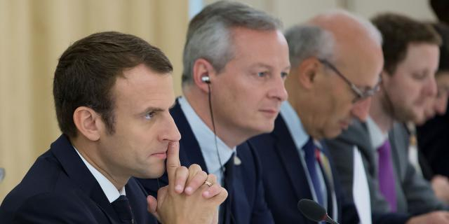 Carburants : Macron réfléchit à un geste pour compenser la hausse des taxes - lejdd.fr