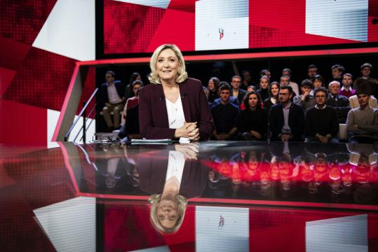 Marine Le Pen s'emmêle et évoque un Smic à 36 euros en France - rtl.fr