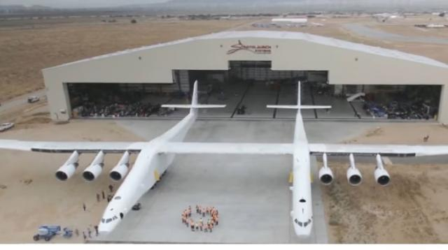 World's biggest airplane takes flight for first time over Mojave Desert. [Image source/CBS News YouTube video]