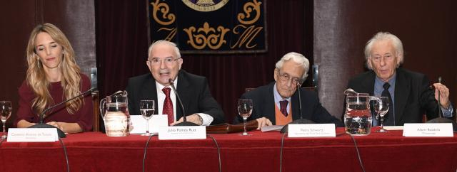 Cayetana Álvarez de Toledo y Albert Boadella, cada uno a un lado de la imagen.