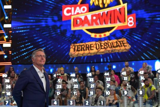 Ciao Darwin 8 batte La Corrida.. - fanpage.it