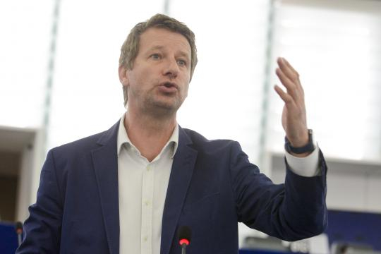 Yannick Jadot named Green Party candidate for French presidential ... - euractiv.com